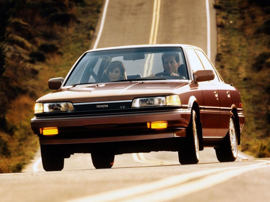  Toyota Camry Sedan LE 1986 года  (US) (фото 12 из 17)
